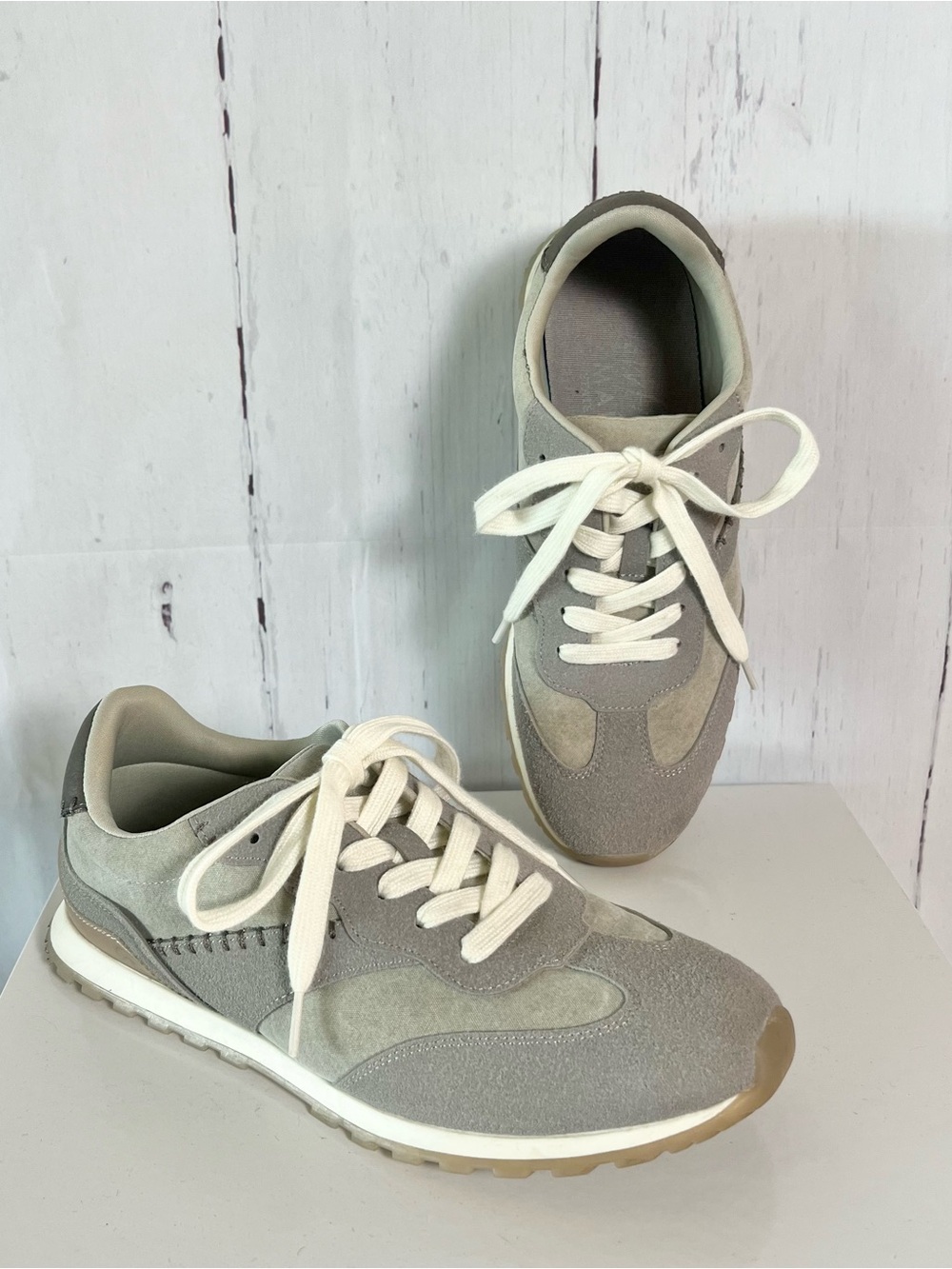 Blowfish Malibu Valley Women's
Sneakers Size 9 Taupe Casual Lace Up
Low Top Shoe